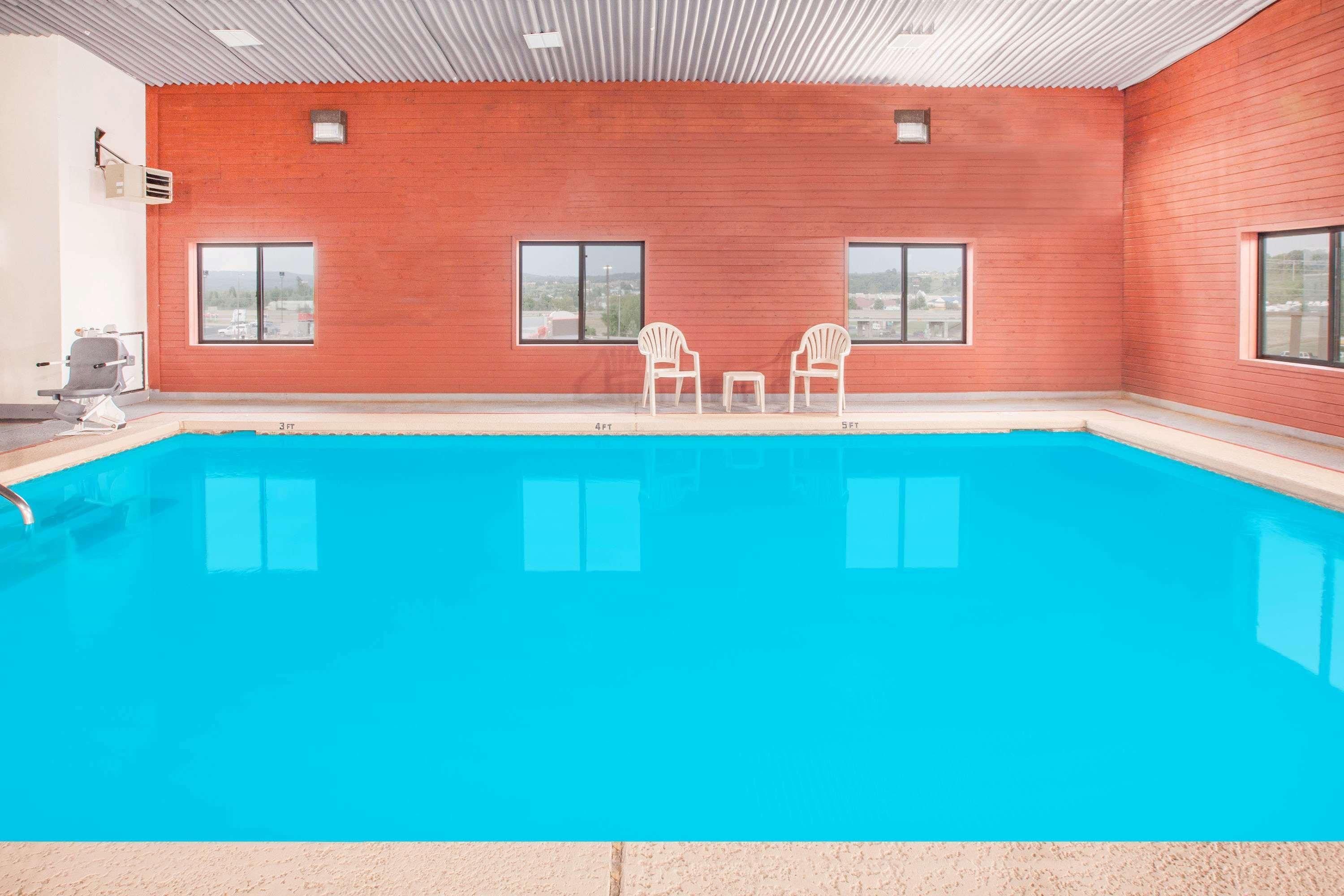 Super 8 By Wyndham Van Buren/Ft. Smith Area Екстер'єр фото