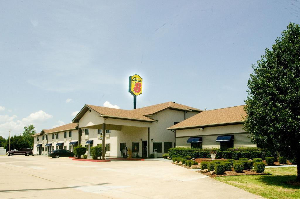 Super 8 By Wyndham Van Buren/Ft. Smith Area Екстер'єр фото