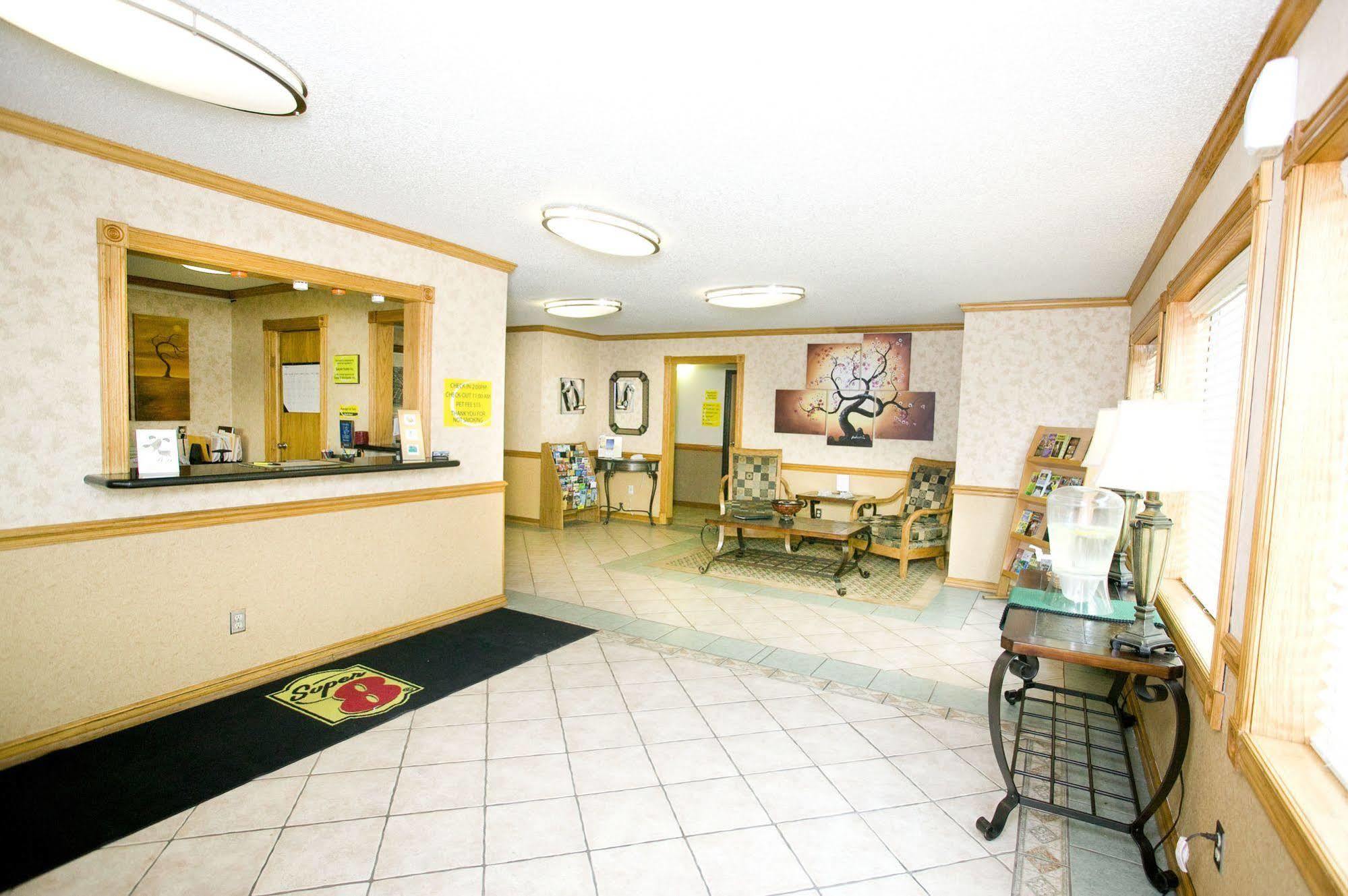 Super 8 By Wyndham Van Buren/Ft. Smith Area Інтер'єр фото